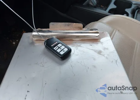 2018 Honda Cr-V Touring z USA, uszkodzony, nr VIN 5J6RW2H96JL000910